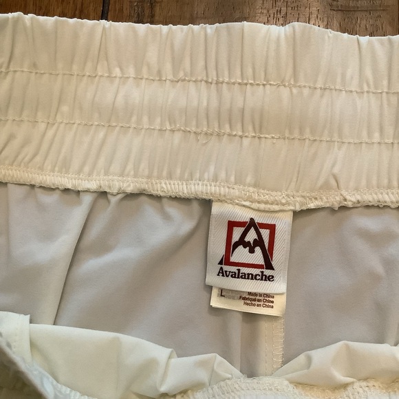 NWT Avalanche Cargo Pocket Bungee Athletic Hiking Shorts Womens Sz Large - Picture 8 of 11